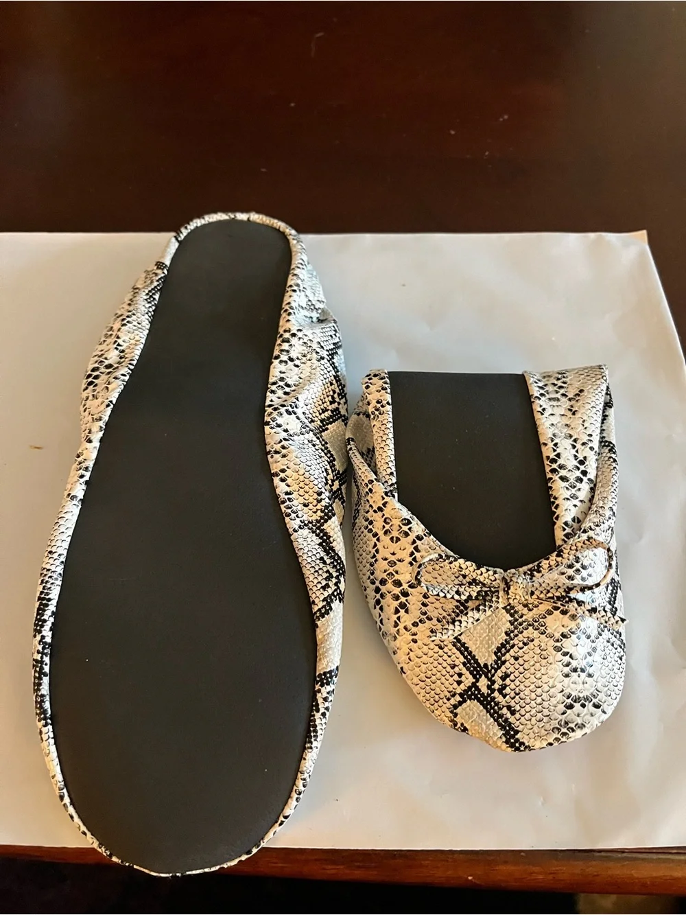 Snake-Print Foldover shoes White & Black